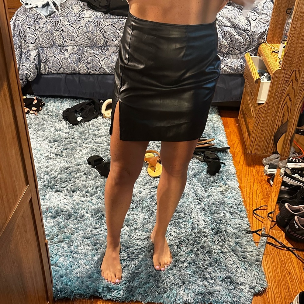 Windsor black leather skirt